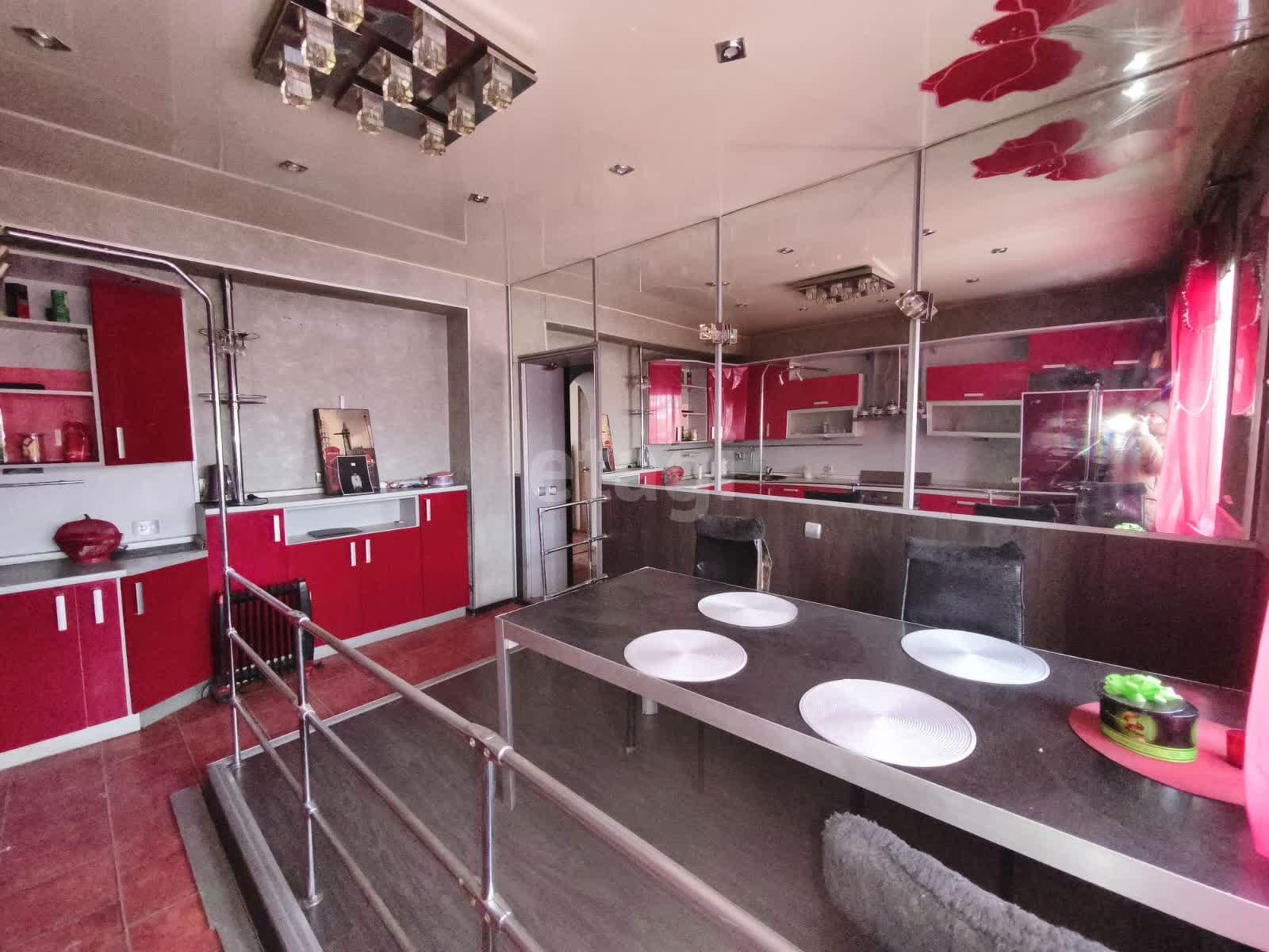 Продажа дома, 300м <sup>2</sup>, 8 сот., Улан-Удэ, Республика Бурятия,  Октябрьский