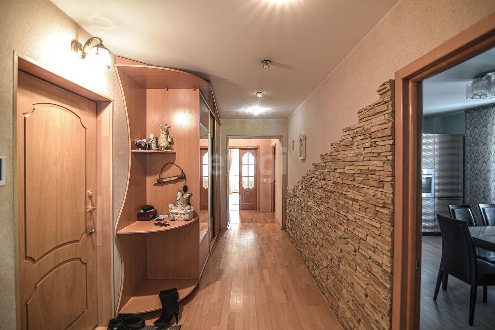 Аренда 3-комнатной квартиры, Южно-Сахалинск, Сахалинская область,  Южно-Сахалинск