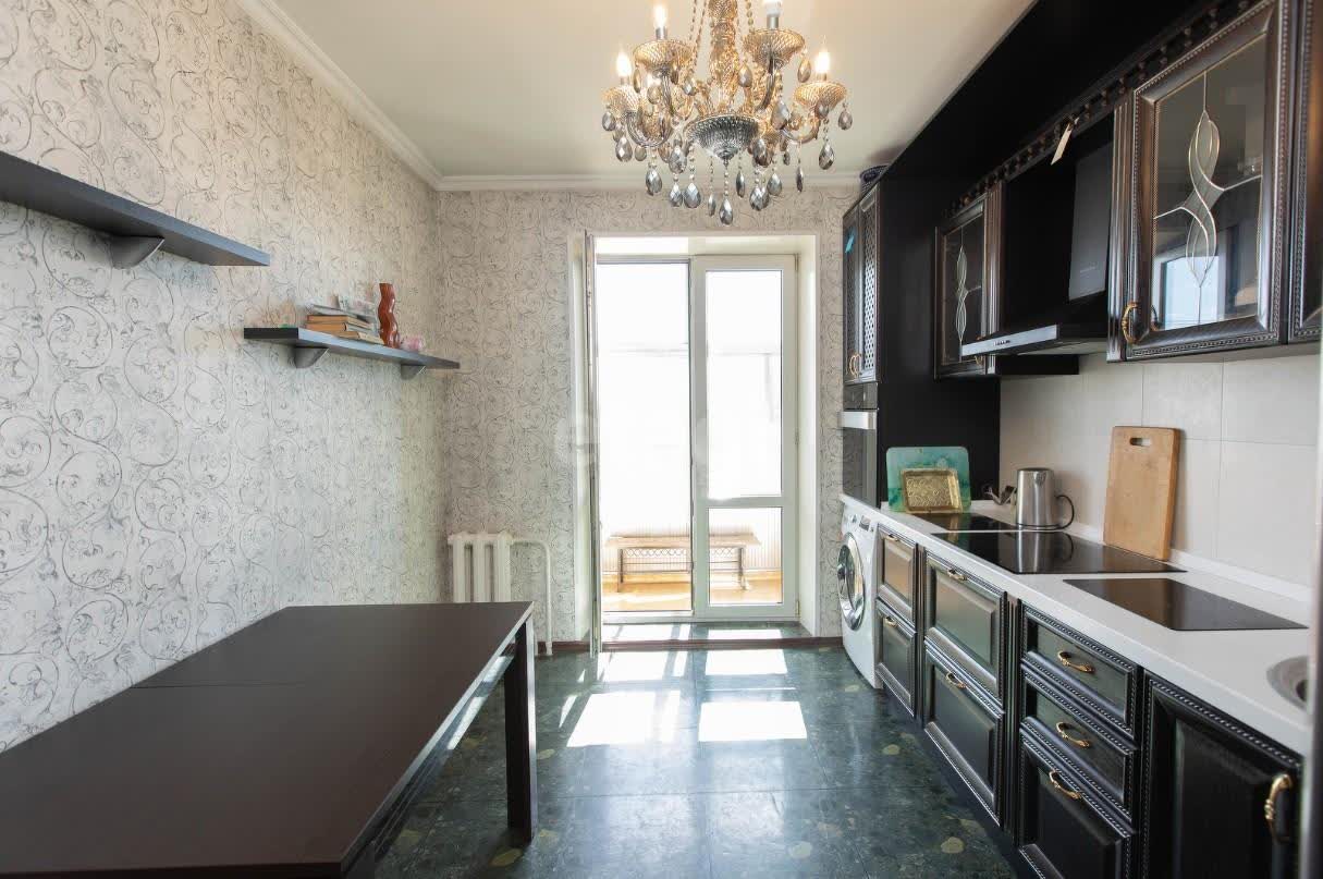 Продажа 4-комнатной квартиры, Южно-Сахалинск, Сахалинская область,  Южно-Сахалинск