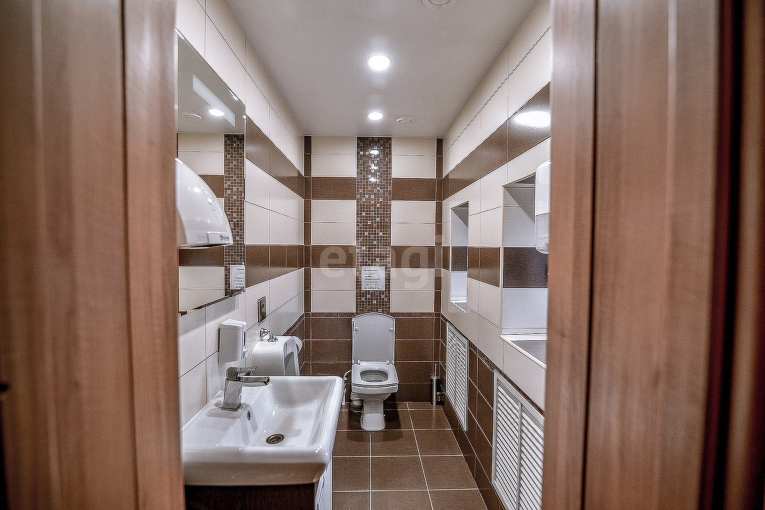 Продажа коммерческой недвижимости, 1000м <sup>2</sup>, Южно-Сахалинск, Сахалинская область,  Южно-Сахалинск