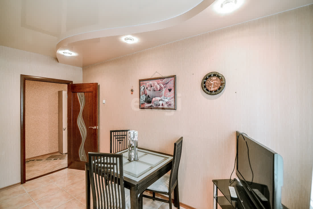 Продажа 4-комнатной квартиры, Южно-Сахалинск, Сахалинская область,  Южно-Сахалинск