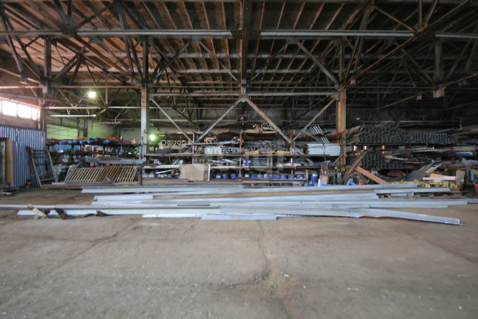 Аренда коммерческой недвижимости, 1000м <sup>2</sup>, Новый Уренгой, Ямало-Ненецкий АО,  Новый Уренгой