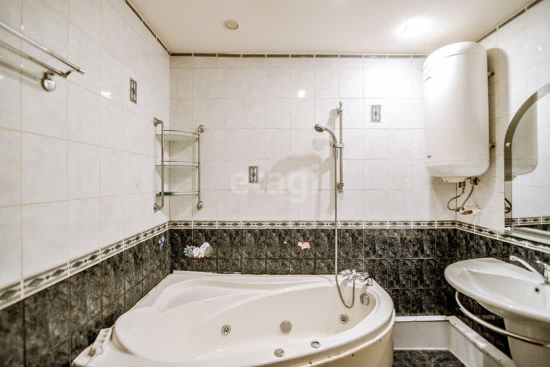 Продажа 4-комнатной квартиры, Южно-Сахалинск, Сахалинская область,  Южно-Сахалинск