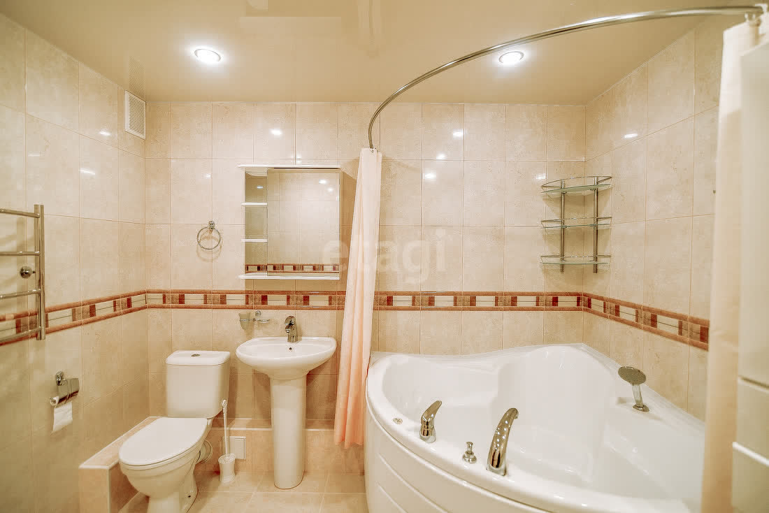 Продажа 4-комнатной квартиры, Южно-Сахалинск, Сахалинская область,  Южно-Сахалинск