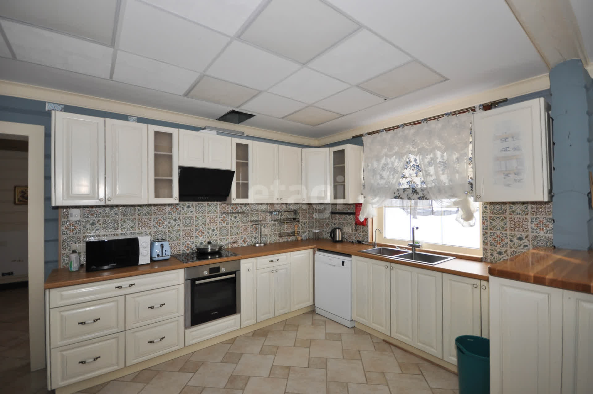 Аренда дома, 400м <sup>2</sup>, Южно-Сахалинск, Сахалинская область,  