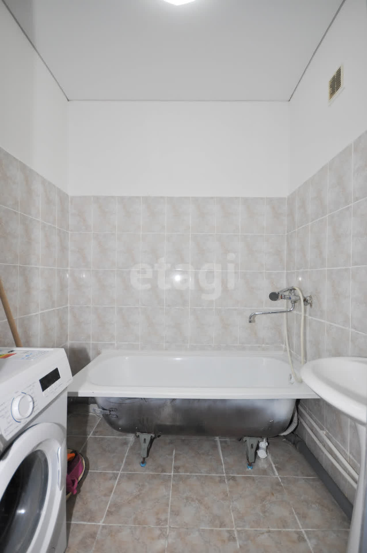 Продажа 2-комнатной квартиры, Южно-Сахалинск, Сахалинская область,  Южно-Сахалинск