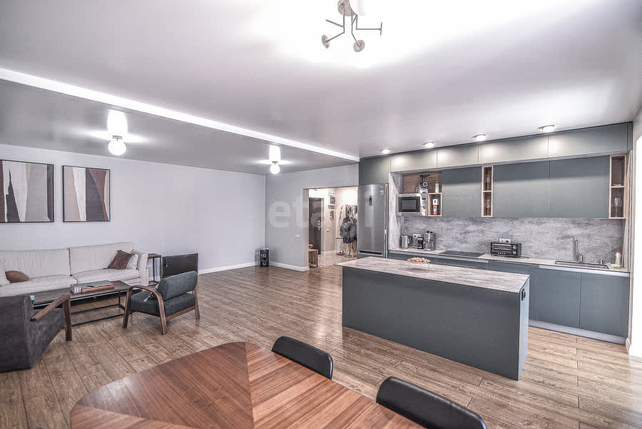 Продажа 3-комнатной квартиры, Южно-Сахалинск, Сахалинская область,  Южно-Сахалинск