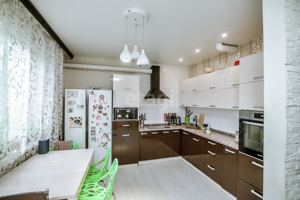 Продажа 4-комнатной квартиры, Южно-Сахалинск, Сахалинская область,  Южно-Сахалинск