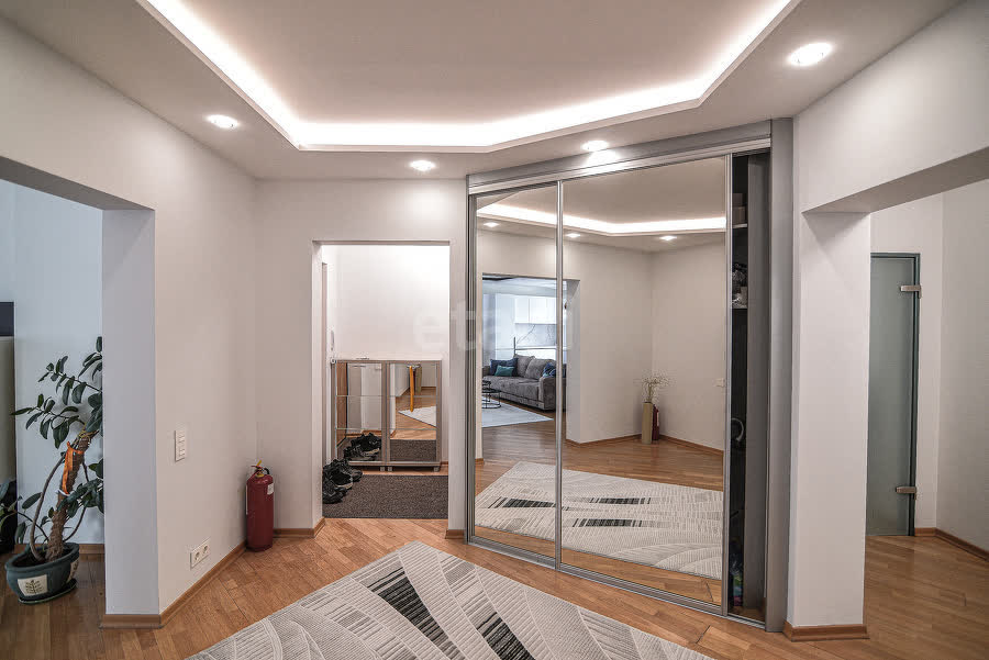 Продажа 4-комнатной квартиры, Южно-Сахалинск, Сахалинская область,  Южно-Сахалинск