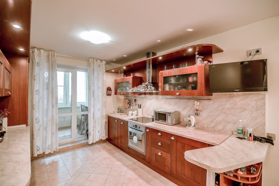 Продажа 3-комнатной квартиры, Южно-Сахалинск, Сахалинская область,  Южно-Сахалинск