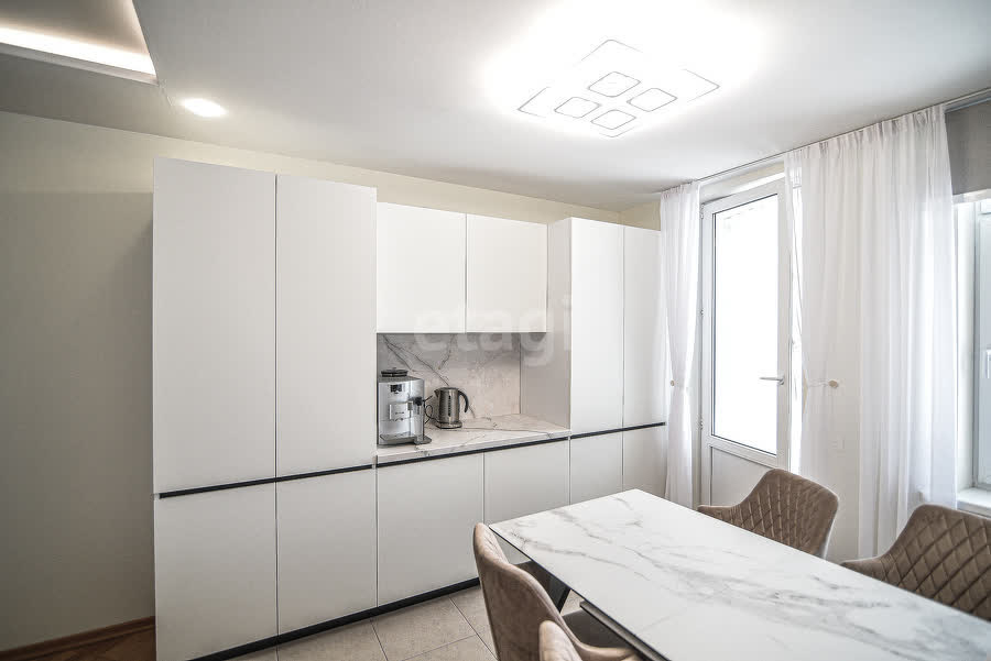 Продажа 4-комнатной квартиры, Южно-Сахалинск, Сахалинская область,  Южно-Сахалинск