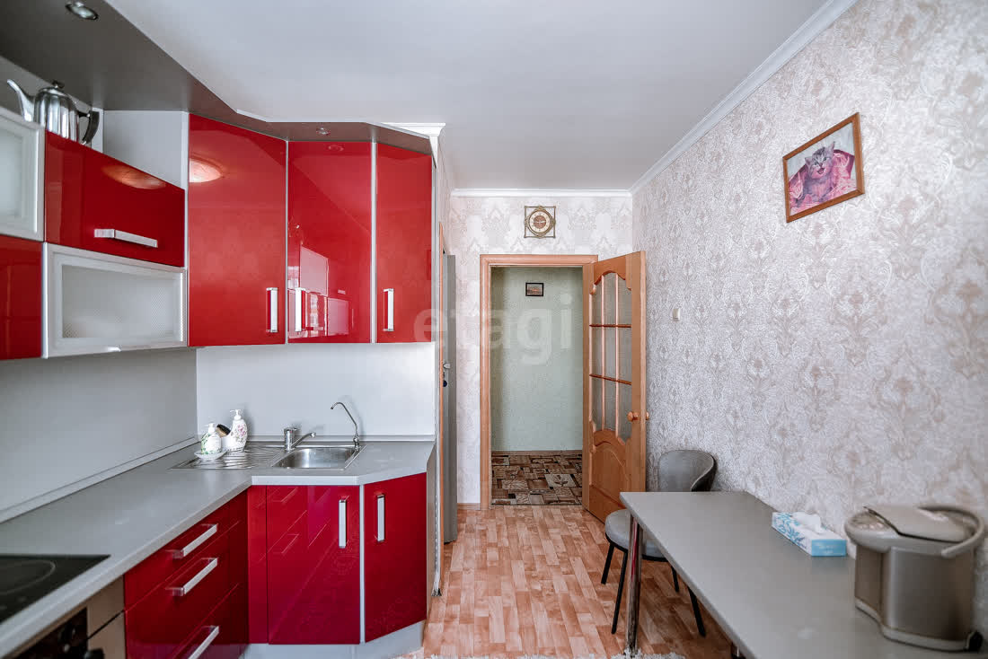 Продажа 4-комнатной квартиры, Южно-Сахалинск, Сахалинская область,  Южно-Сахалинск