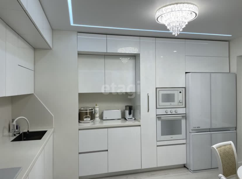 Продажа 4-комнатной квартиры, Южно-Сахалинск, Сахалинская область,  Южно-Сахалинск