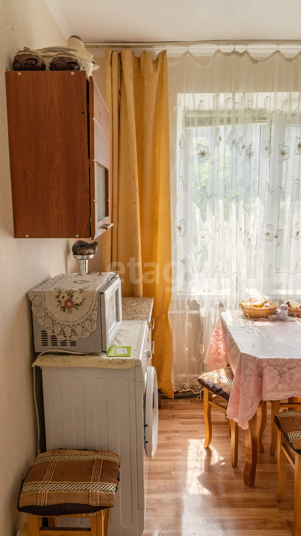 Продажа 3-комнатной квартиры, Майкоп, Кирпичная,  51