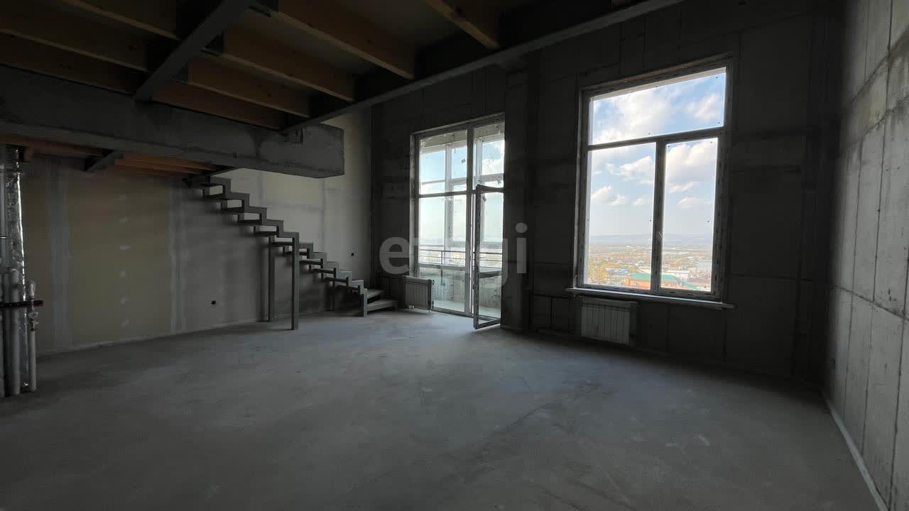 Продажа 4-комнатной квартиры, Южно-Сахалинск, Сахалинская область,  Южно-Сахалинск