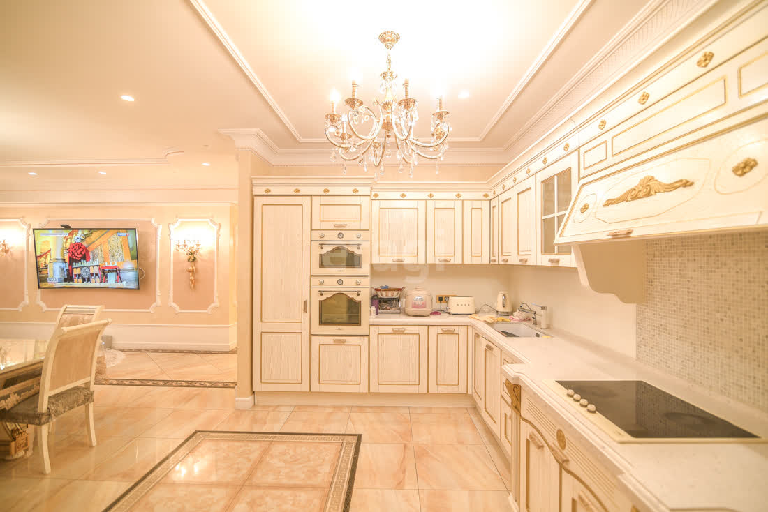 Продажа 4-комнатной квартиры, Южно-Сахалинск, Сахалинская область,  Южно-Сахалинск