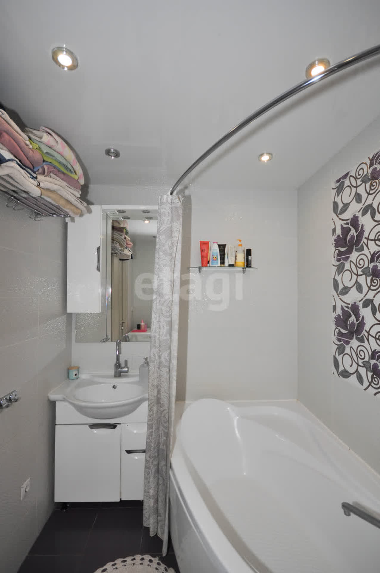 Продажа 4-комнатной квартиры, Южно-Сахалинск, Сахалинская область,  Южно-Сахалинск