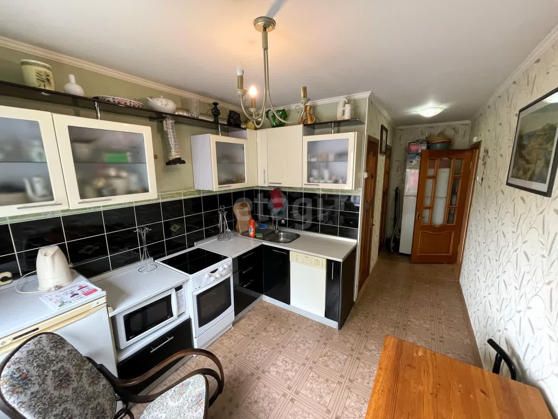 Продажа 2-комнатной квартиры, Южно-Сахалинск, Сахалинская область,  Южно-Сахалинск