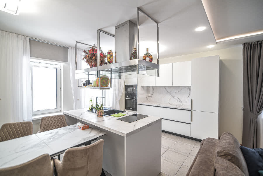 Продажа 4-комнатной квартиры, Южно-Сахалинск, Сахалинская область,  Южно-Сахалинск