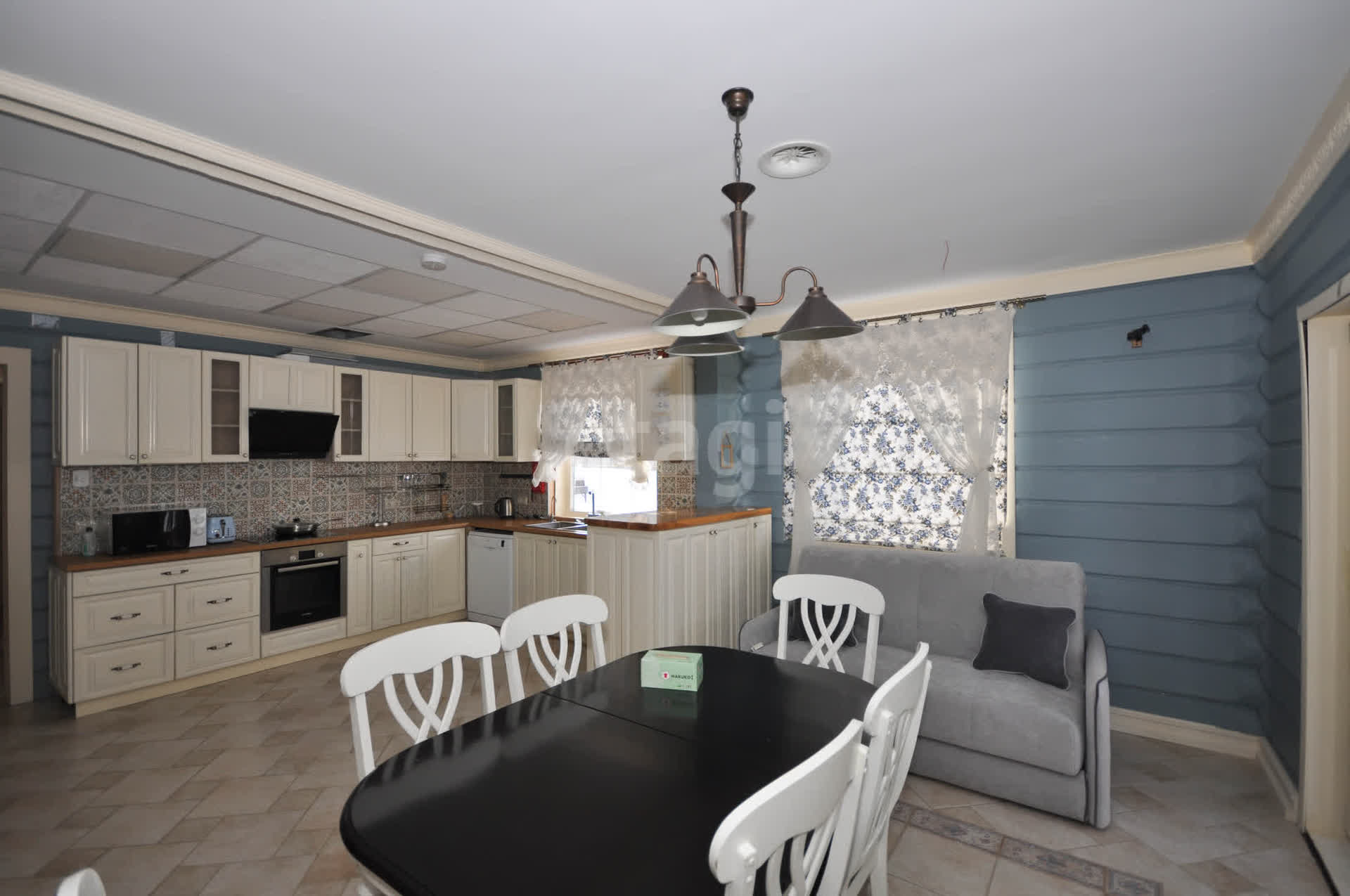 Аренда дома, 400м <sup>2</sup>, Южно-Сахалинск, Сахалинская область,  