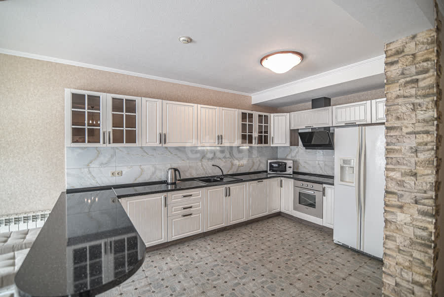 Аренда 4-комнатной квартиры, Южно-Сахалинск, Сахалинская область,  Южно-Сахалинск