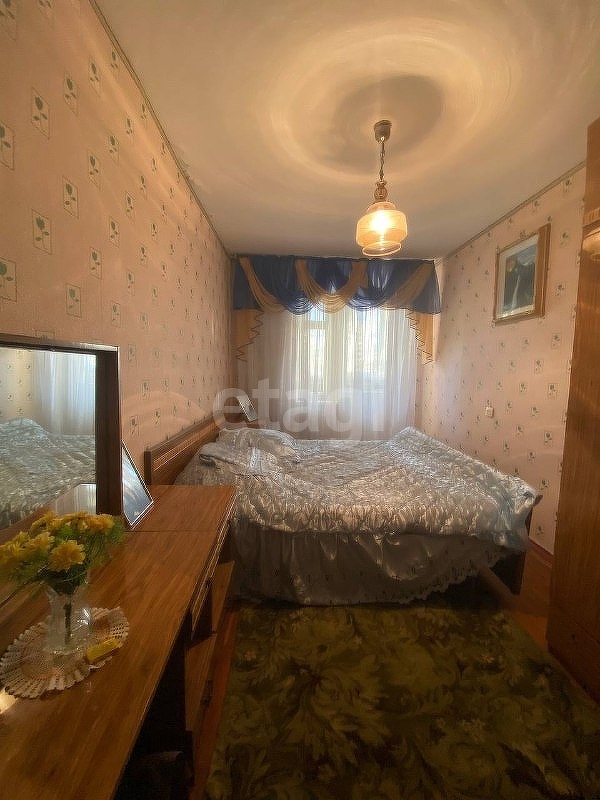 Продажа 4-комнатной квартиры, Майкоп, Горького,  196