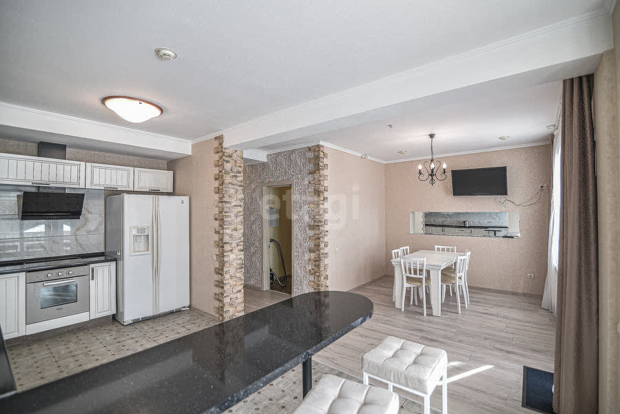 Аренда 4-комнатной квартиры, Южно-Сахалинск, Сахалинская область,  Южно-Сахалинск