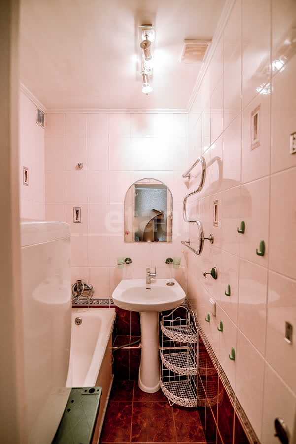 Продажа 4-комнатной квартиры, Южно-Сахалинск, Сахалинская область,  Южно-Сахалинск