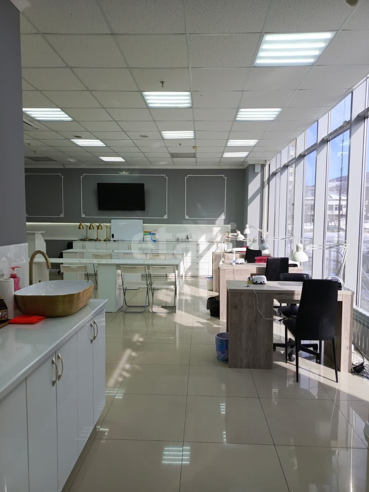 Продажа коммерческой недвижимости, 95м <sup>2</sup>, Южно-Сахалинск, Сахалинская область,  Южно-Сахалинск