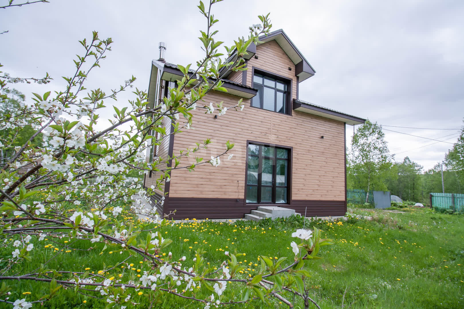 Продажа дома, 195м <sup>2</sup>, 10 сот., Южно-Сахалинск, Сахалинская область,  Южно-Сахалинск