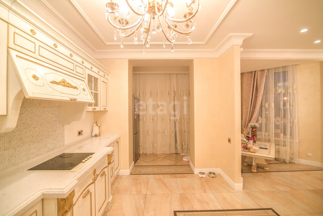 Продажа 4-комнатной квартиры, Южно-Сахалинск, Сахалинская область,  Южно-Сахалинск