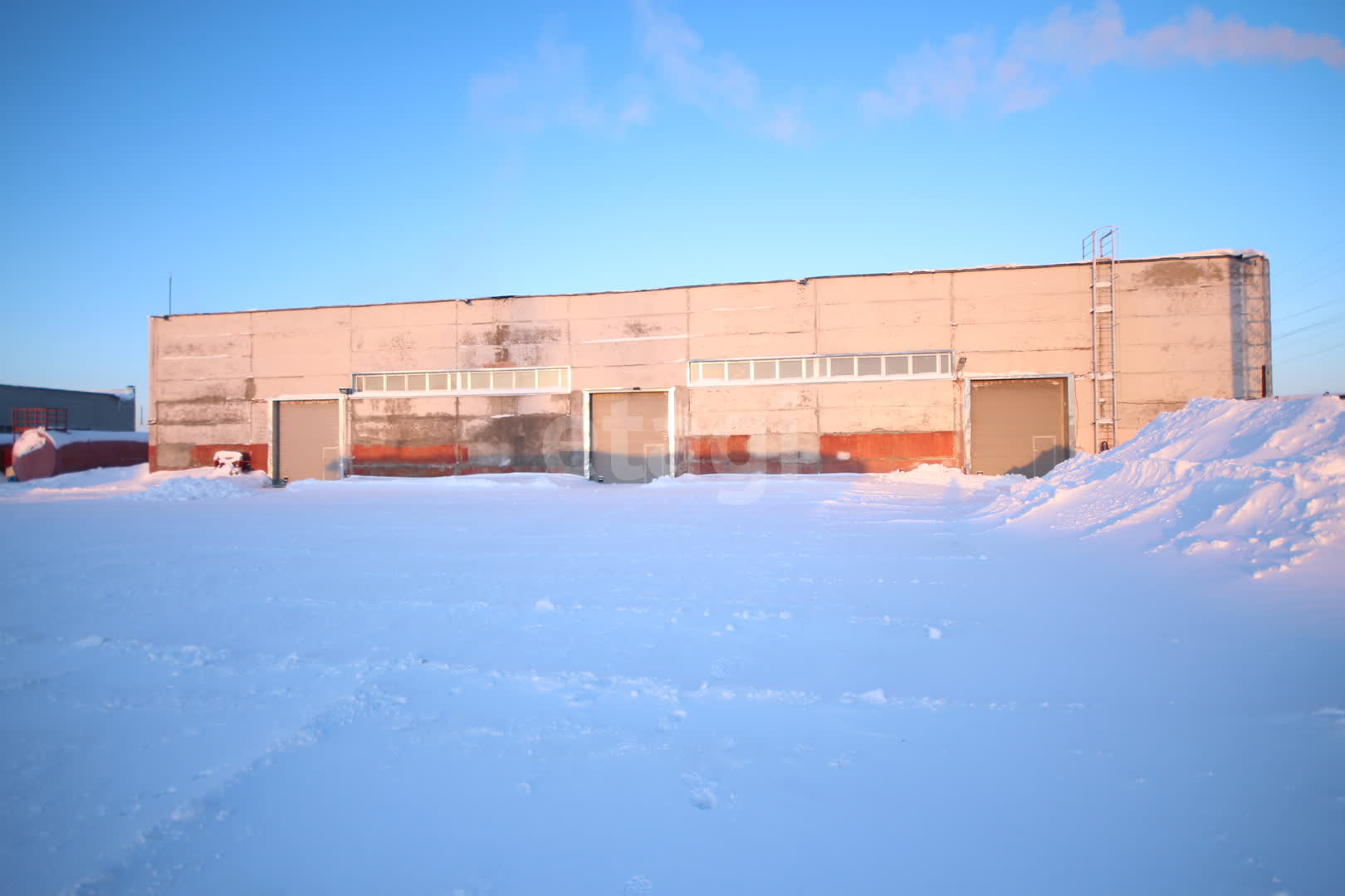 Аренда коммерческой недвижимости, 1000м <sup>2</sup>, Новый Уренгой, Ямало-Ненецкий АО,  Новый Уренгой