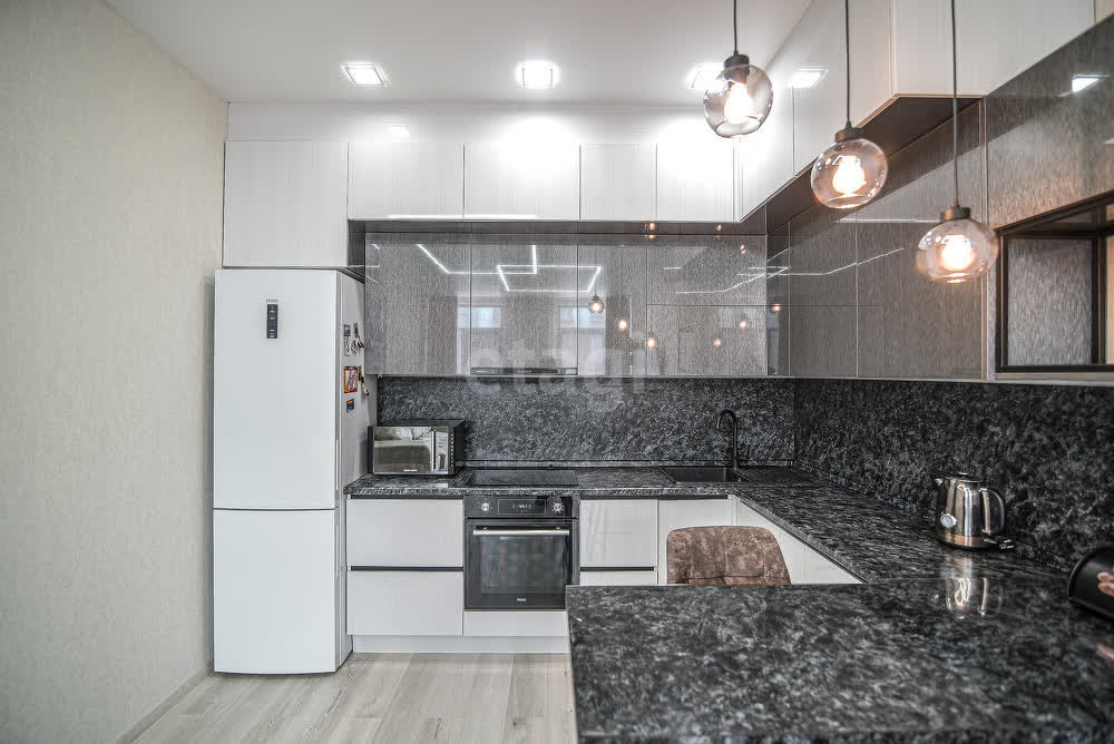 Продажа 2-комнатной квартиры, Южно-Сахалинск, Сахалинская область,  Южно-Сахалинск