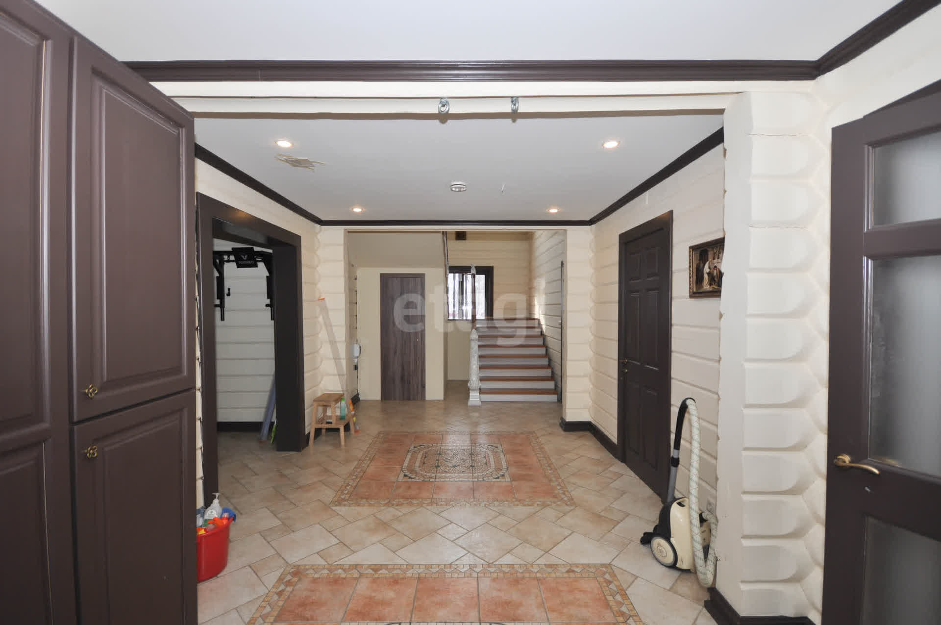 Аренда дома, 400м <sup>2</sup>, Южно-Сахалинск, Сахалинская область,  