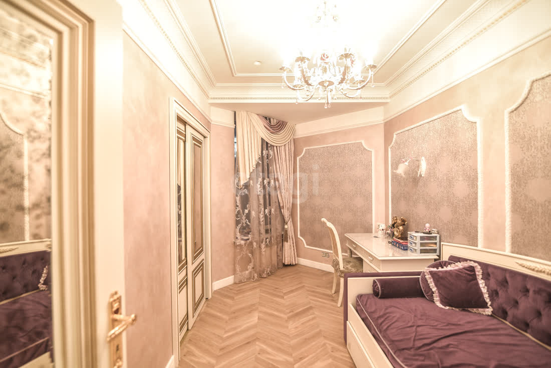 Продажа 4-комнатной квартиры, Южно-Сахалинск, Сахалинская область,  Южно-Сахалинск