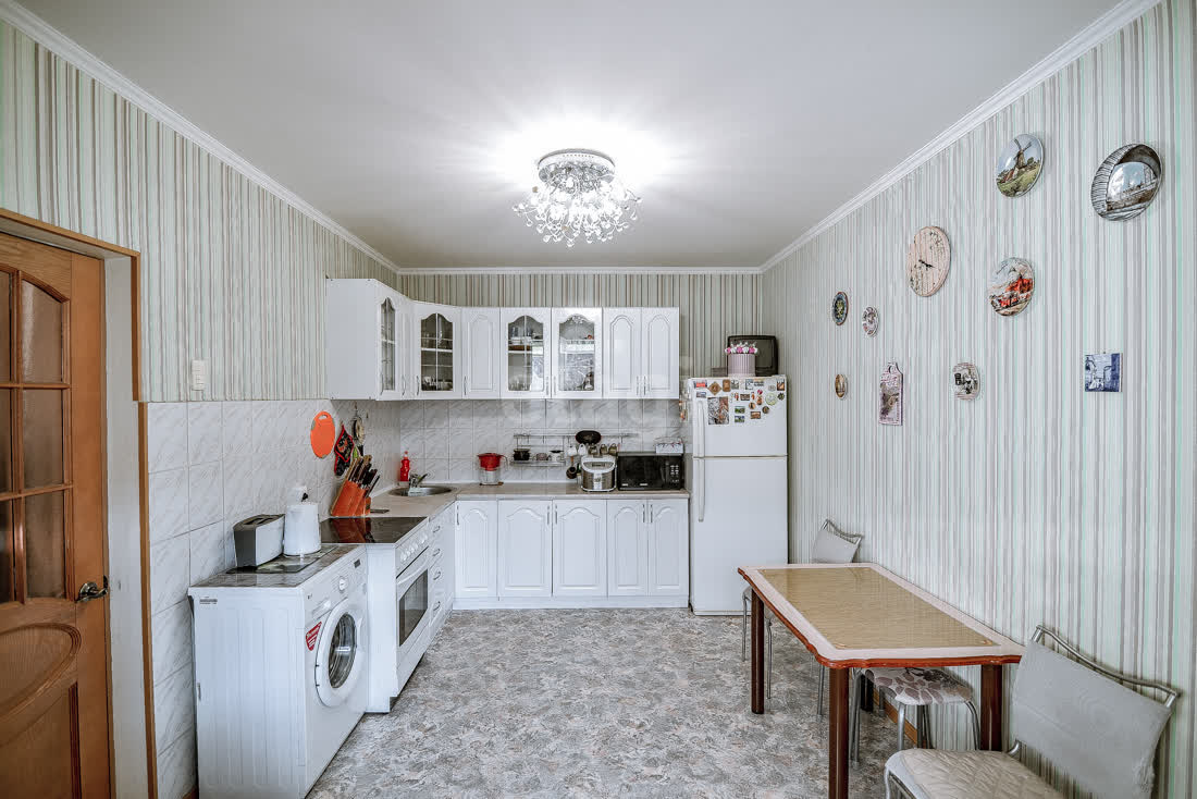 Продажа 2-комнатной квартиры, Южно-Сахалинск, Сахалинская область,  Южно-Сахалинск