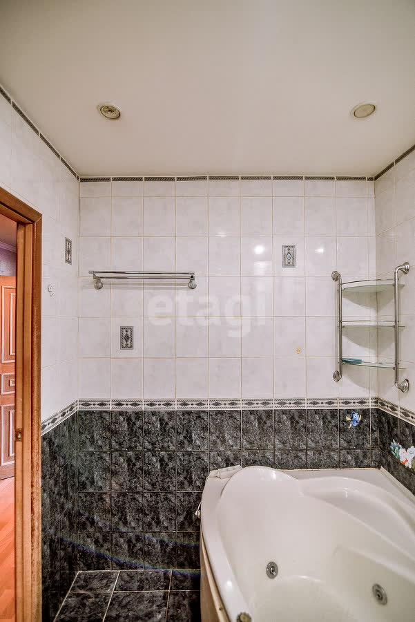 Продажа 4-комнатной квартиры, Южно-Сахалинск, Сахалинская область,  Южно-Сахалинск