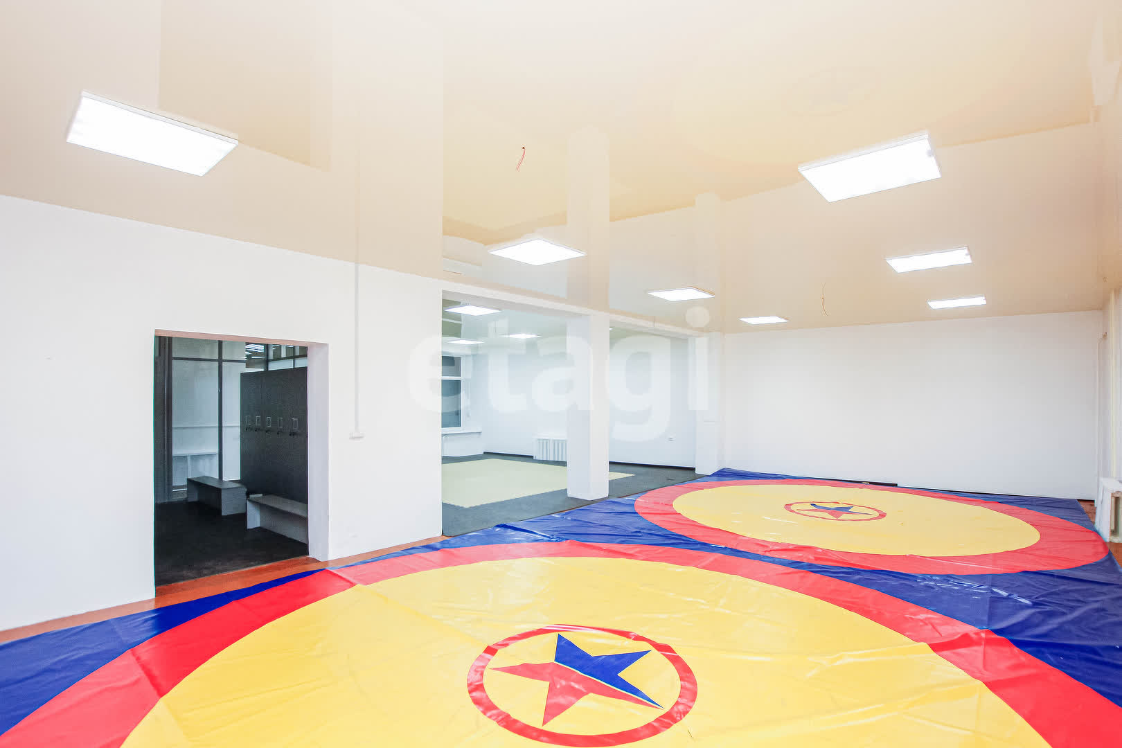 Продажа коммерческой недвижимости, 230м <sup>2</sup>, Улан-Удэ, Бурятия,  Улан-Удэ