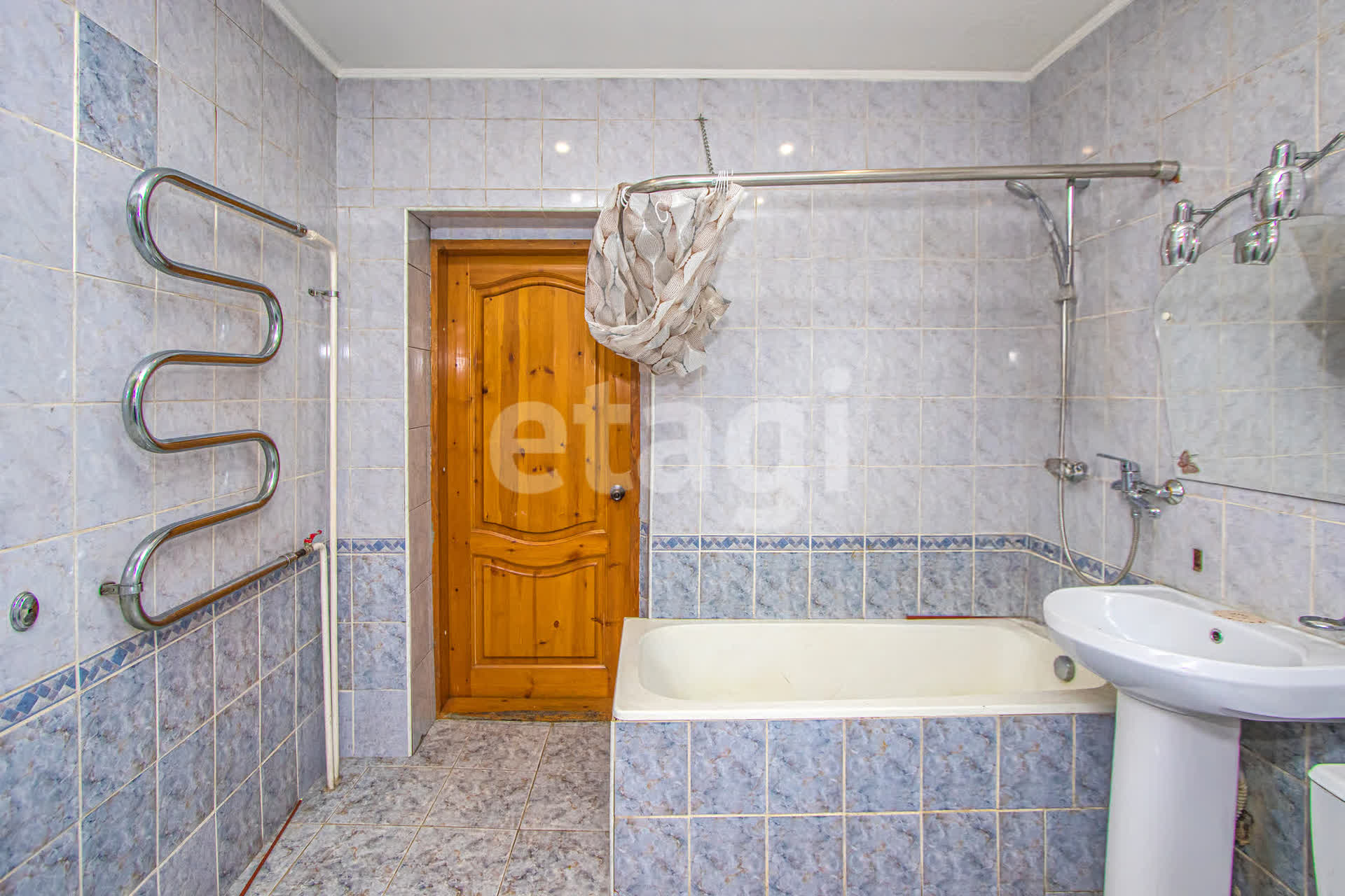 Продажа 4-комнатной квартиры, Улан-Удэ, Республика Бурятия,  Улан-Удэ