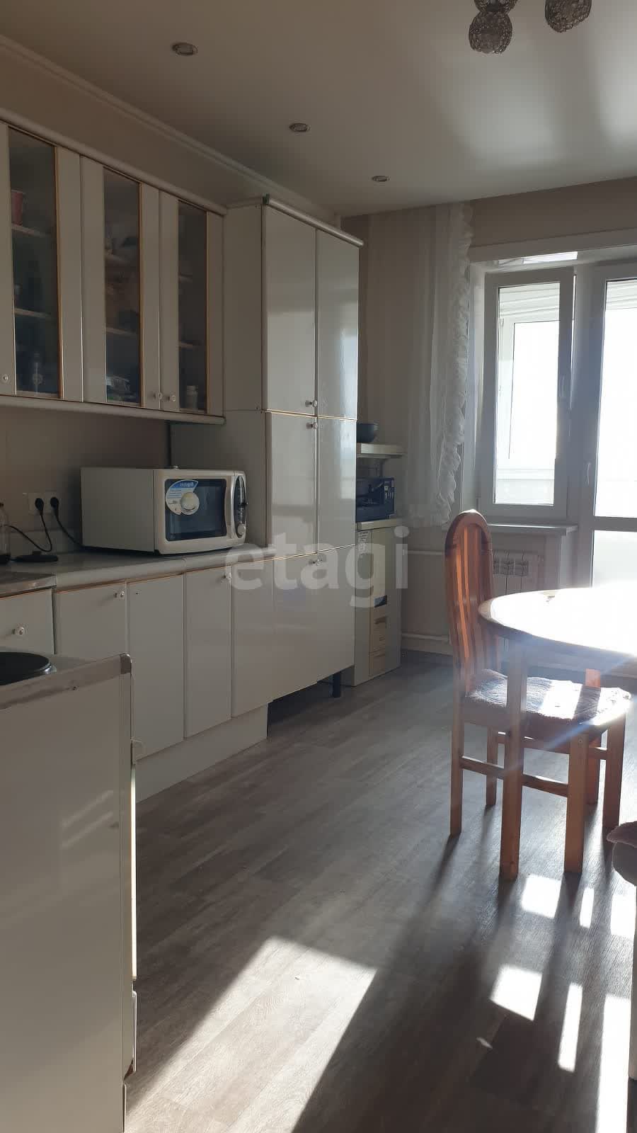 Продажа 4-комнатной квартиры, Южно-Сахалинск, Сахалинская область,  Южно-Сахалинск