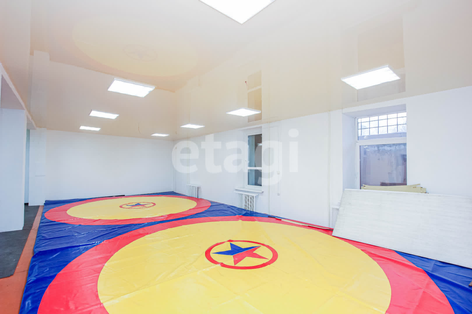 Продажа коммерческой недвижимости, 230м <sup>2</sup>, Улан-Удэ, Бурятия,  Улан-Удэ