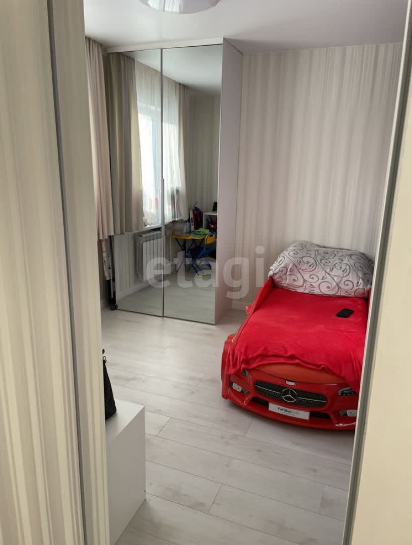 Продажа 4-комнатной квартиры, Южно-Сахалинск, Сахалинская область,  Южно-Сахалинск