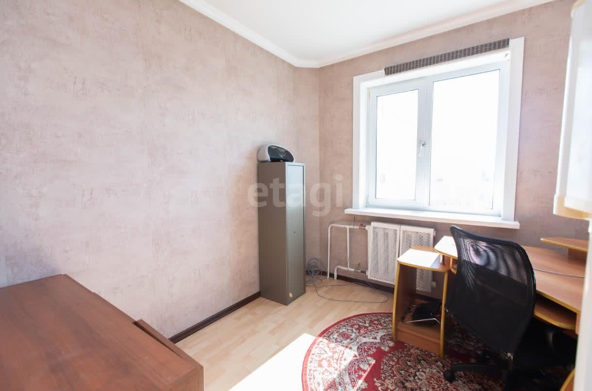 Продажа 4-комнатной квартиры, Южно-Сахалинск, Сахалинская область,  Южно-Сахалинск