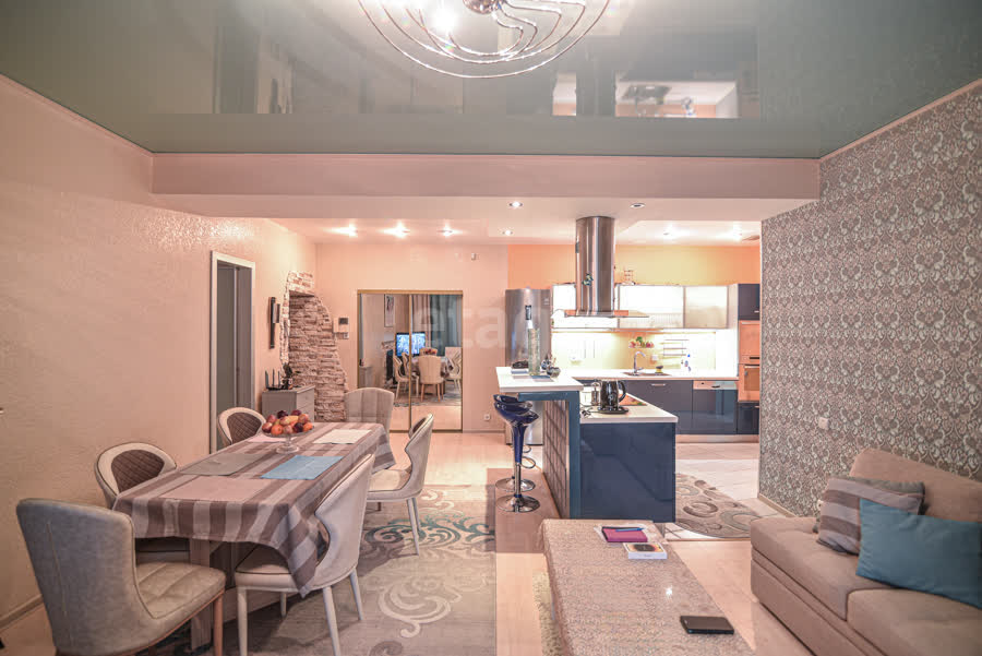 Продажа 3-комнатной квартиры, Южно-Сахалинск, Сахалинская область,  Южно-Сахалинск