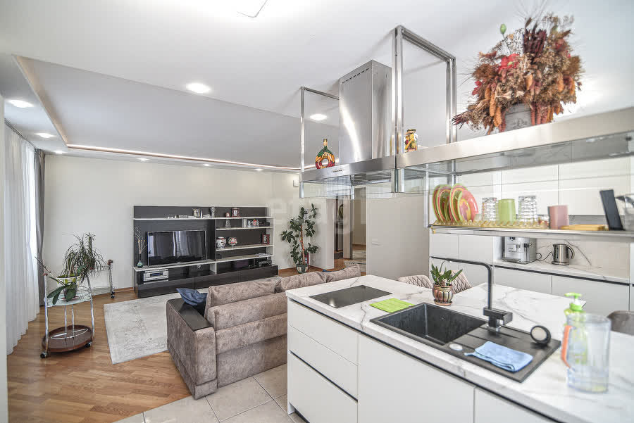 Продажа 4-комнатной квартиры, Южно-Сахалинск, Сахалинская область,  Южно-Сахалинск