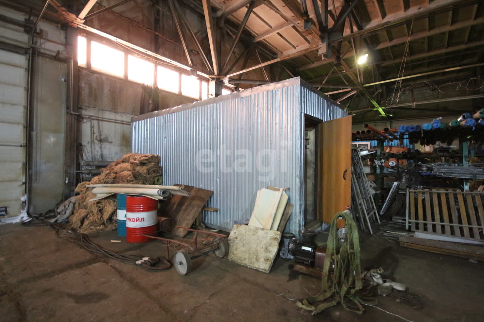 Аренда коммерческой недвижимости, 1000м <sup>2</sup>, Новый Уренгой, Ямало-Ненецкий АО,  Новый Уренгой