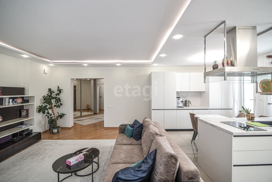 Продажа 4-комнатной квартиры, Южно-Сахалинск, Сахалинская область,  Южно-Сахалинск