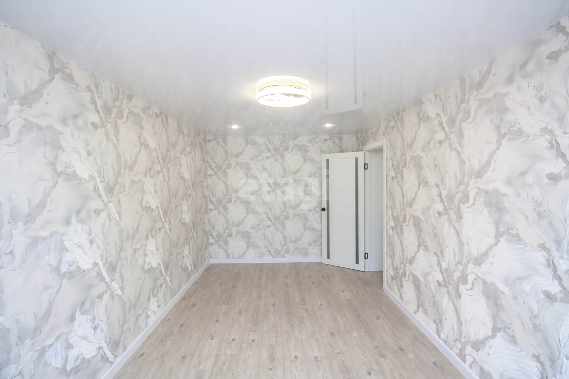 Продажа 2-комнатной квартиры, Южно-Сахалинск, Сахалинская область,  Южно-Сахалинск