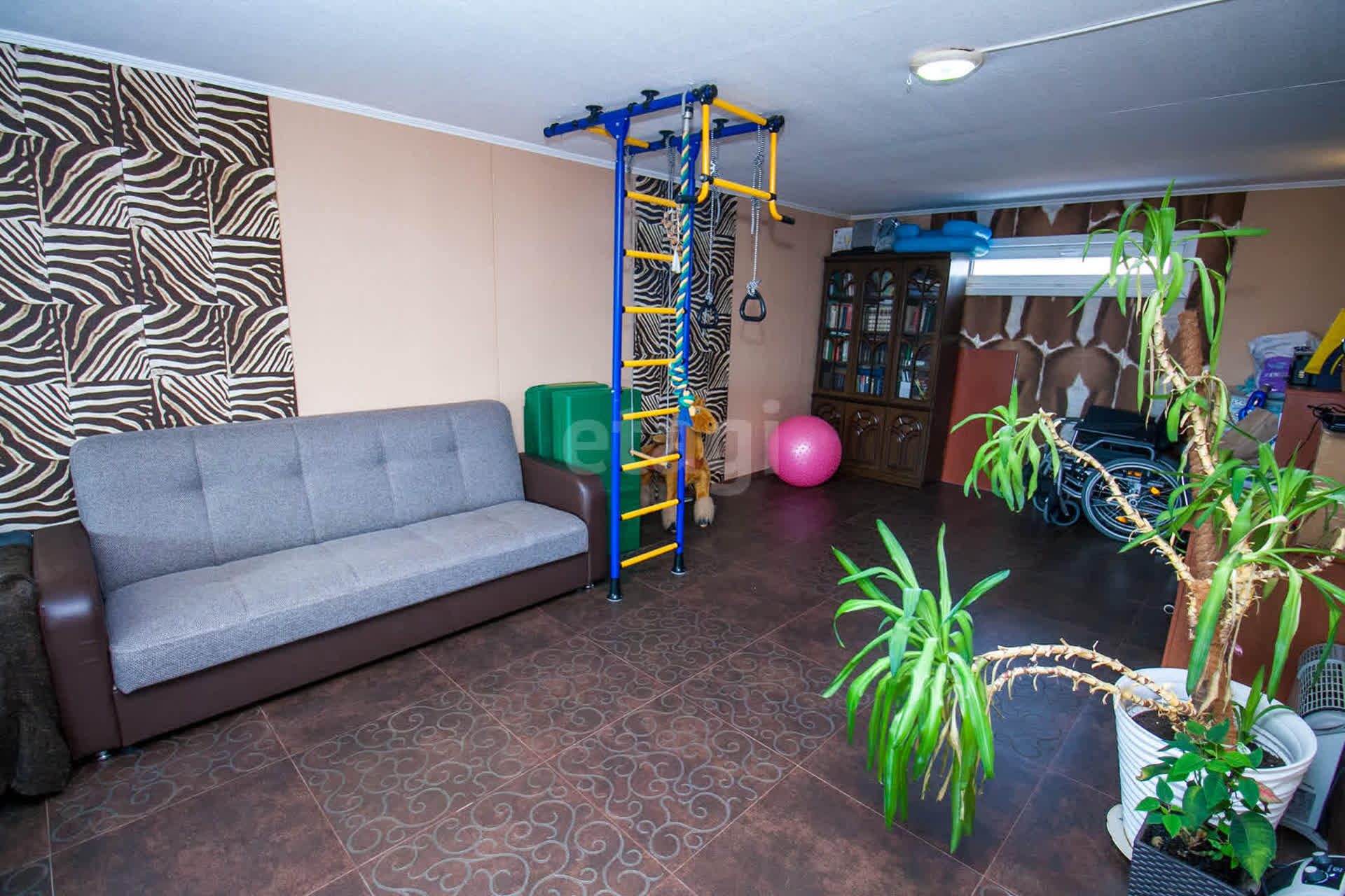 Продажа дома, 200м <sup>2</sup>, 8 сот., Южно-Сахалинск, Сахалинская область,  Южно-Сахалинск