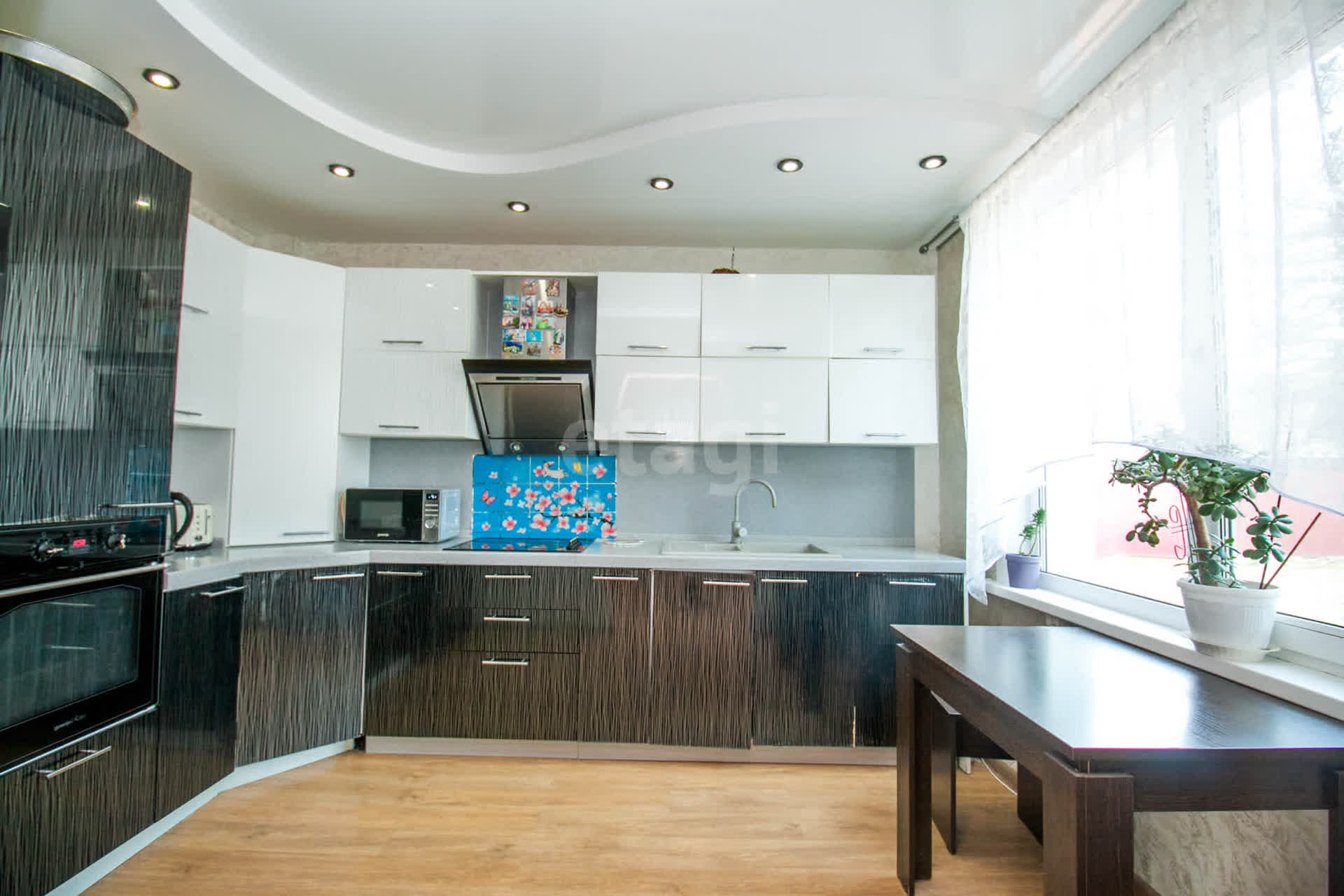 Продажа дома, 200м <sup>2</sup>, 8 сот., Южно-Сахалинск, Сахалинская область,  Южно-Сахалинск